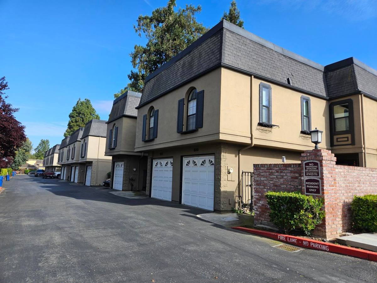 Townhouse for rent at 818 Rue Montagne, Campbell, CA 95008