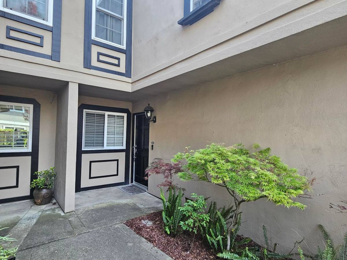 Townhouse for rent at 818 Rue Montagne, Campbell, CA 95008