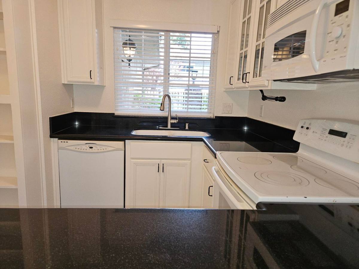 Townhouse for rent at 818 Rue Montagne, Campbell, CA 95008