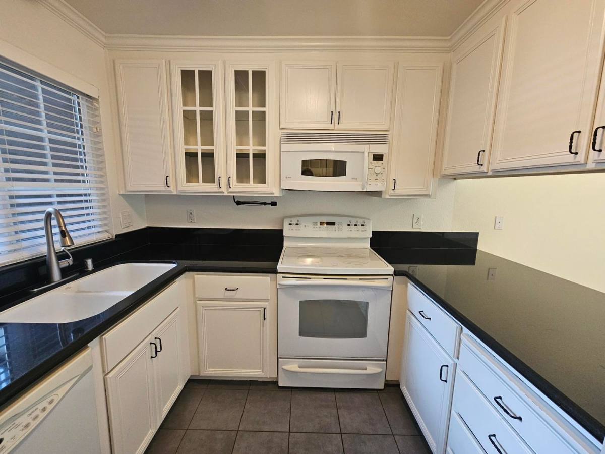 Townhouse for rent at 818 Rue Montagne, Campbell, CA 95008