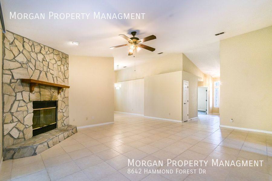 House for rent at 8642 Hammond Forest Dr, Jacksonville, FL 32221