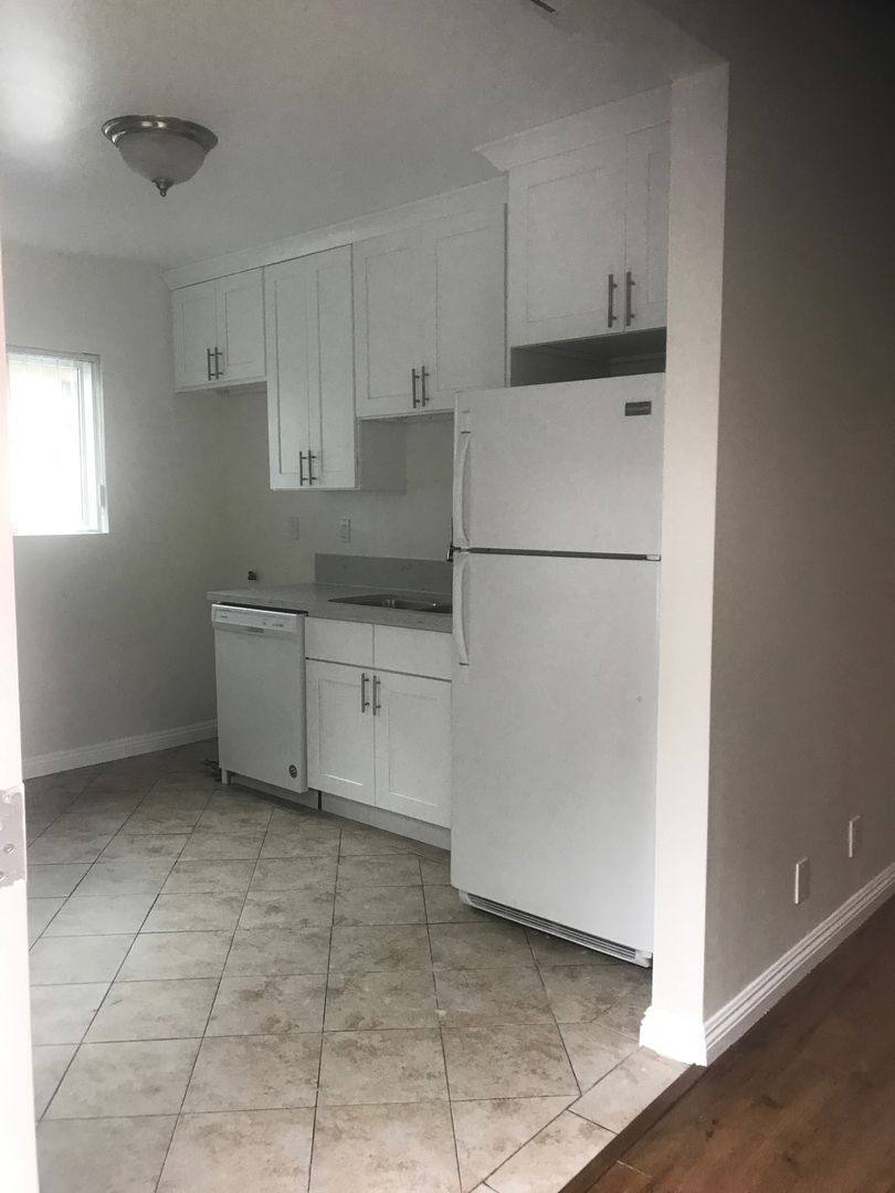 Apartment for rent at 85 N Craig Ave, Pasadena, CA 91107