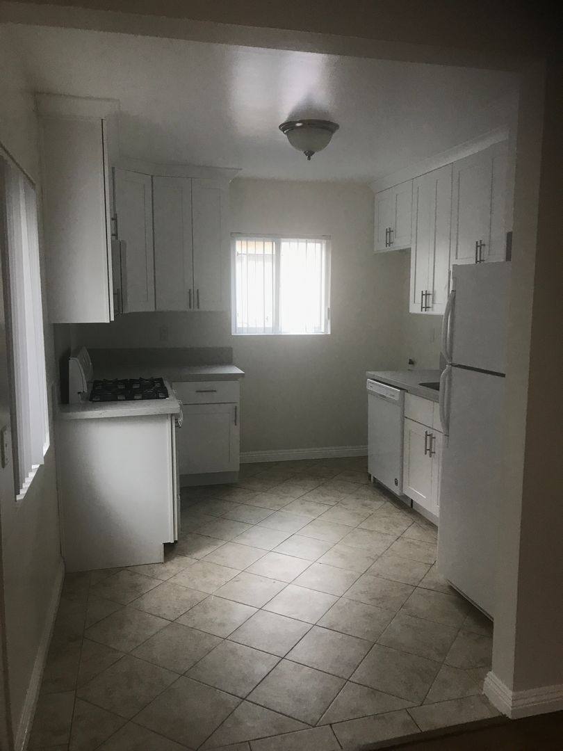 Apartment for rent at 85 N Craig Ave, Pasadena, CA 91107