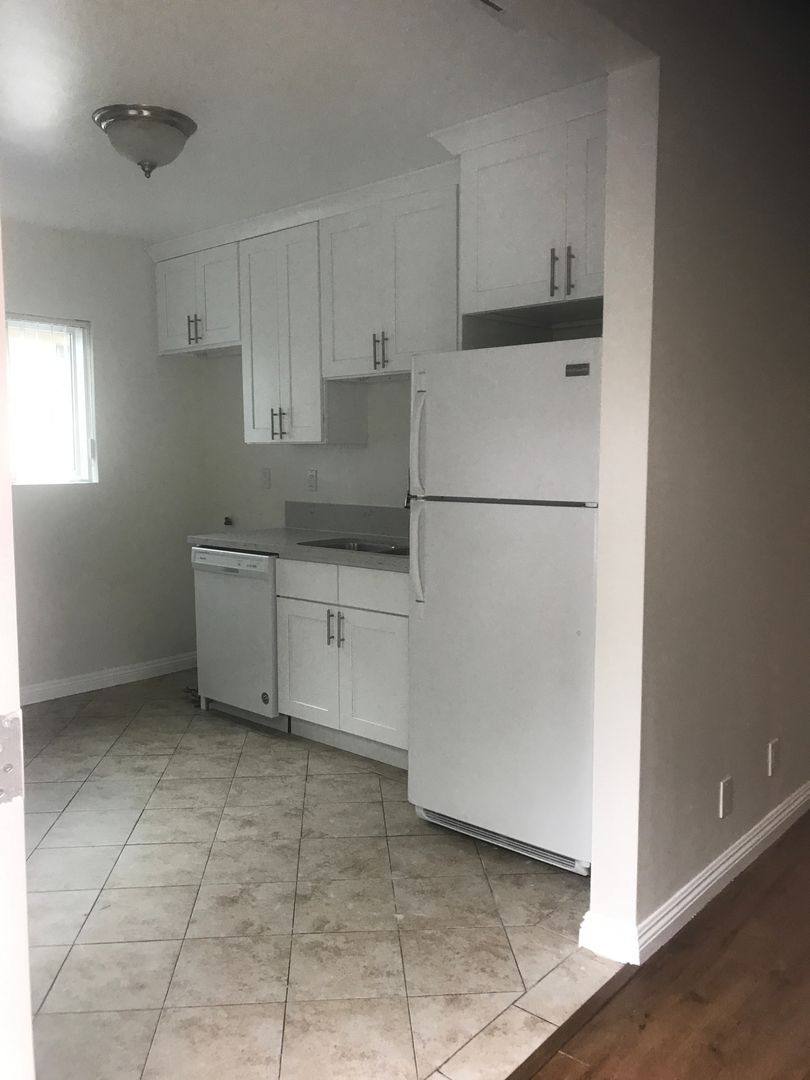 Apartment for rent at 85 N Craig Ave, Pasadena, CA 91107