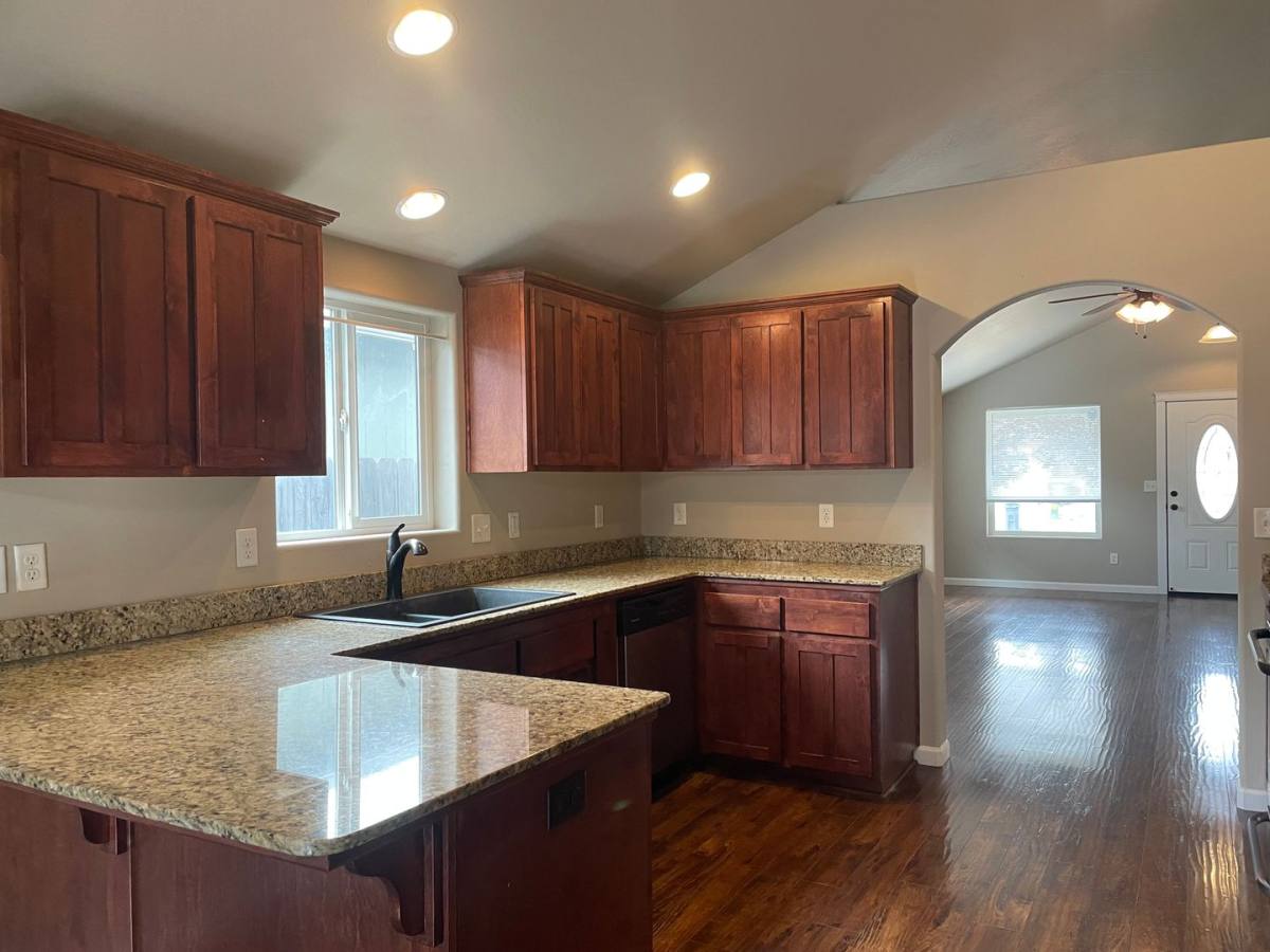 House for rent at 1100 Katie Mae, Medford, OR 97501