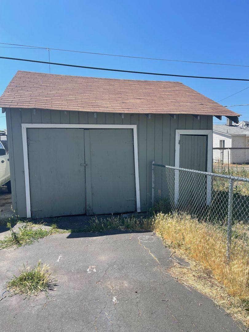 House for rent at 2134 White Ave, Klamath Falls, OR 97601