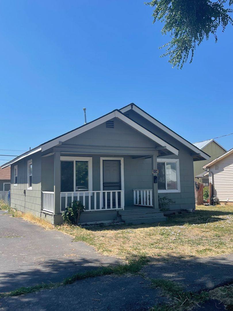 House for rent at 2134 White Ave, Klamath Falls, OR 97601