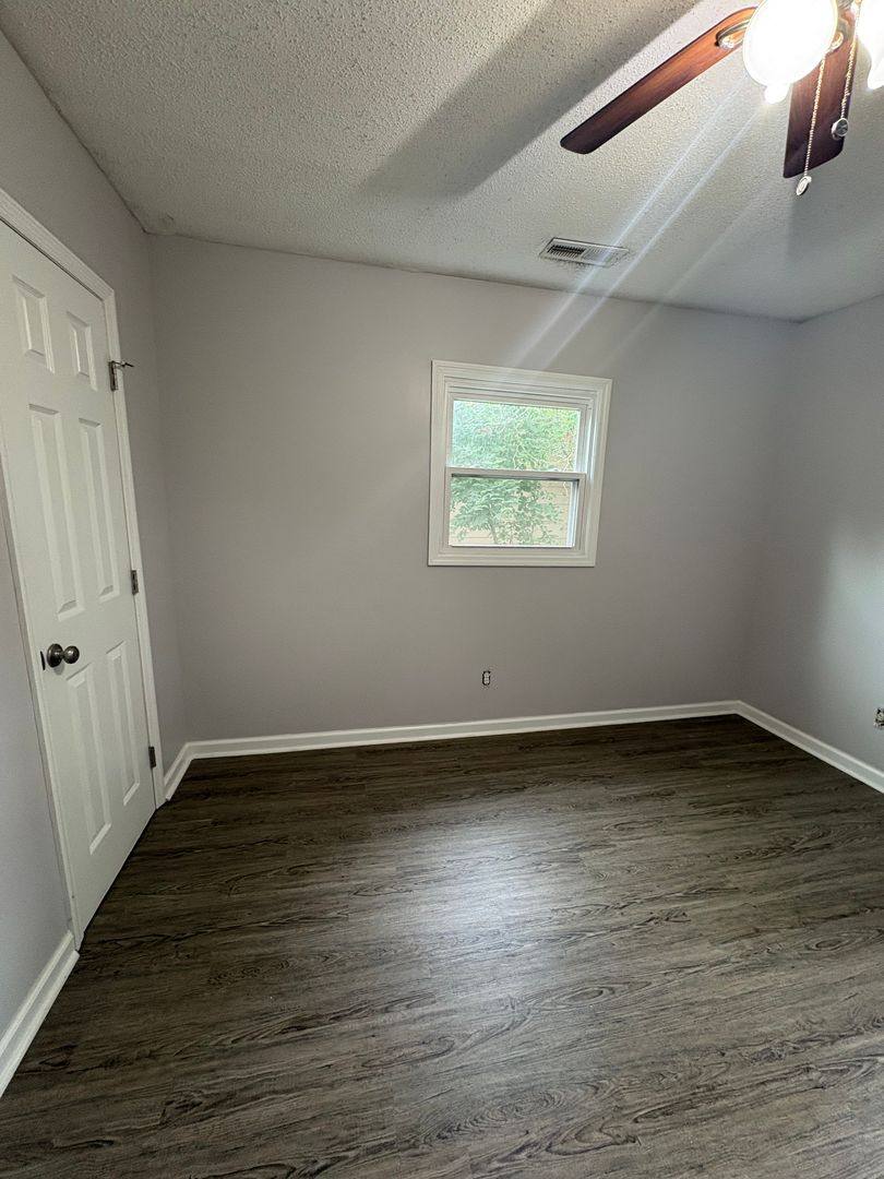 Apartment for rent at 5019 Greenview Dr, Chattanooga, TN 37411