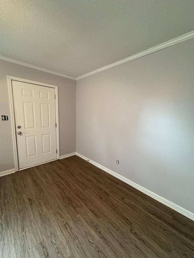 Apartment for rent at 5019 Greenview Dr, Chattanooga, TN 37411