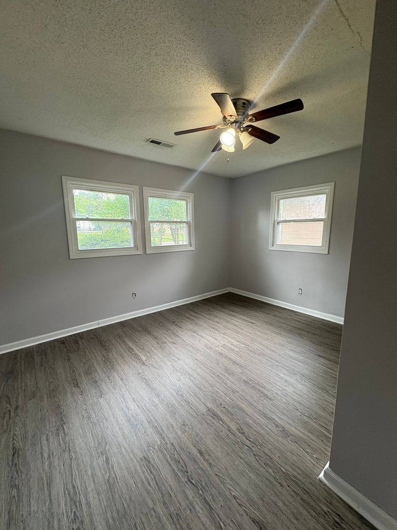 Apartment for rent at 5019 Greenview Dr, Chattanooga, TN 37411