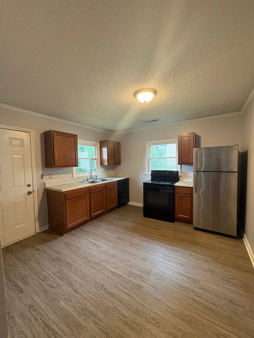 Apartment for rent at 5019 Greenview Dr, Chattanooga, TN 37411