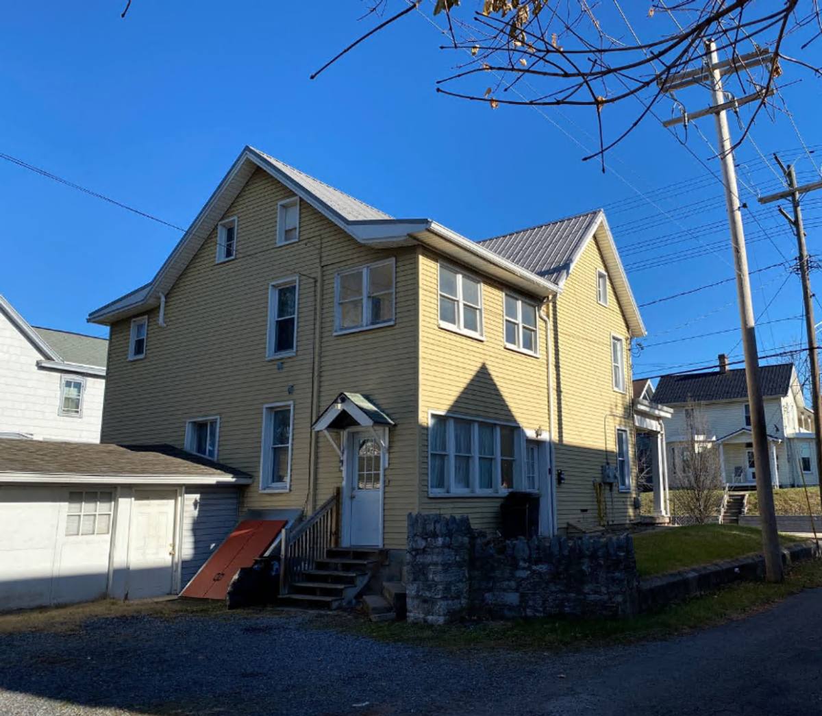 Apartment for rent at 547 S 2nd St, Chambersburg, PA 17201