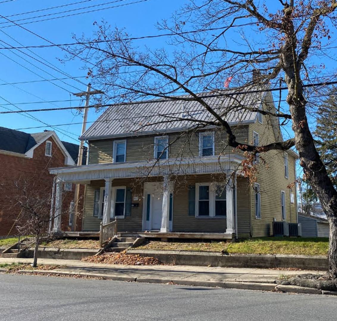 Apartment for rent at 547 S 2nd St, Chambersburg, PA 17201