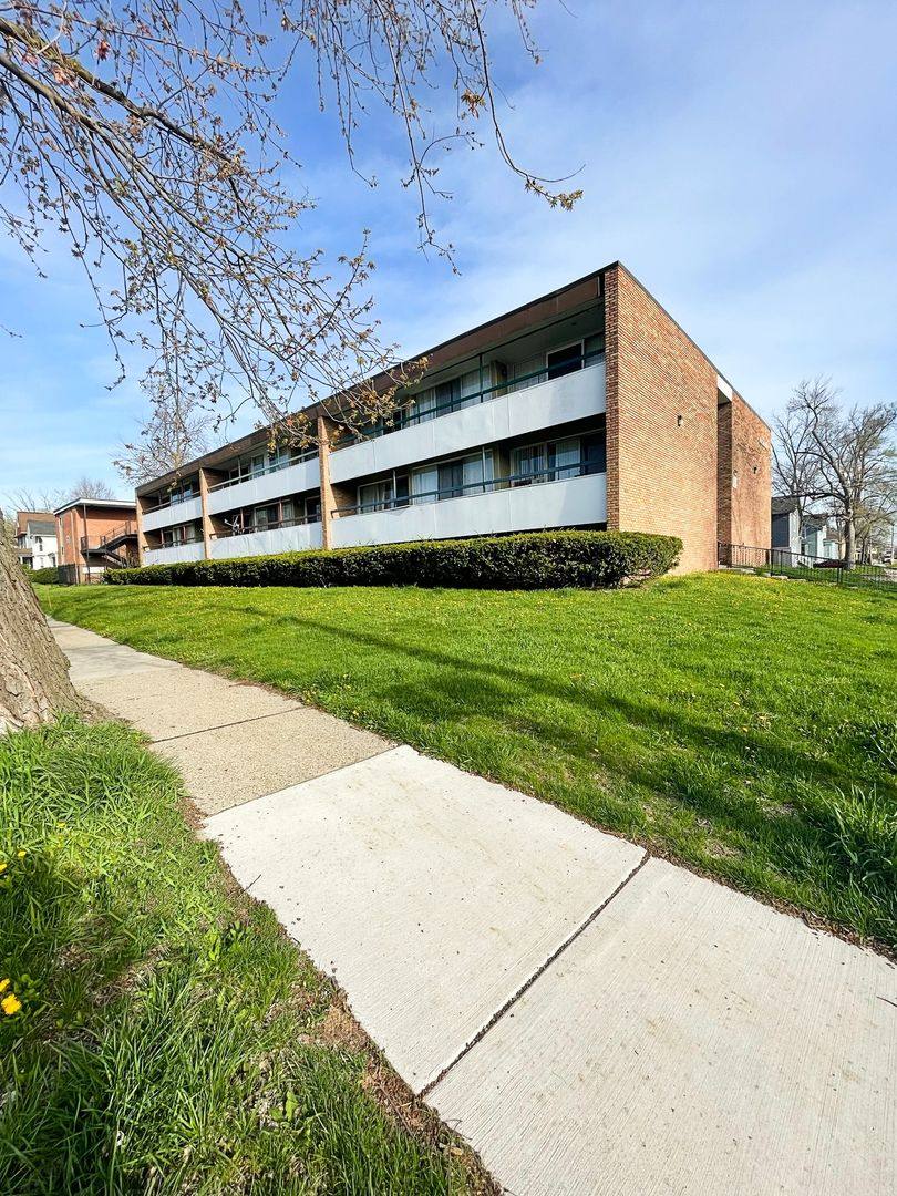 Apartment for rent at 207 Ballard, Ypsilanti, MI 48197