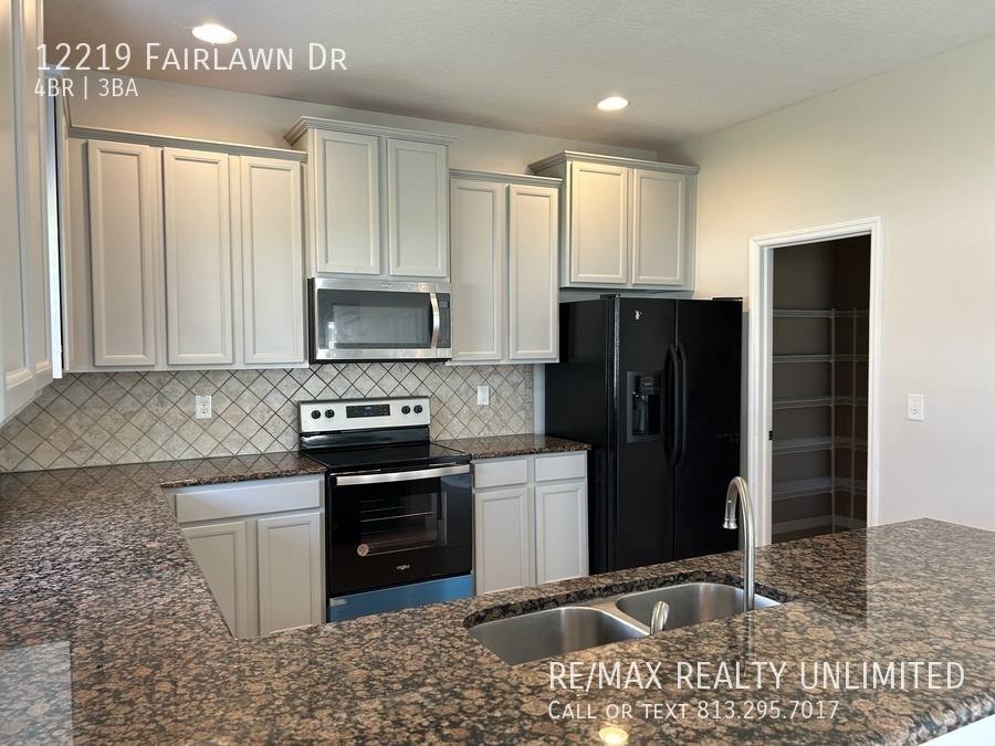 House for rent at 12219 Fairlawn Dr, Riverview, FL 33579