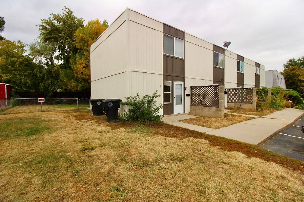 Townhouse for rent at 1353 S Coffman St #1, Longmont, CO 80501