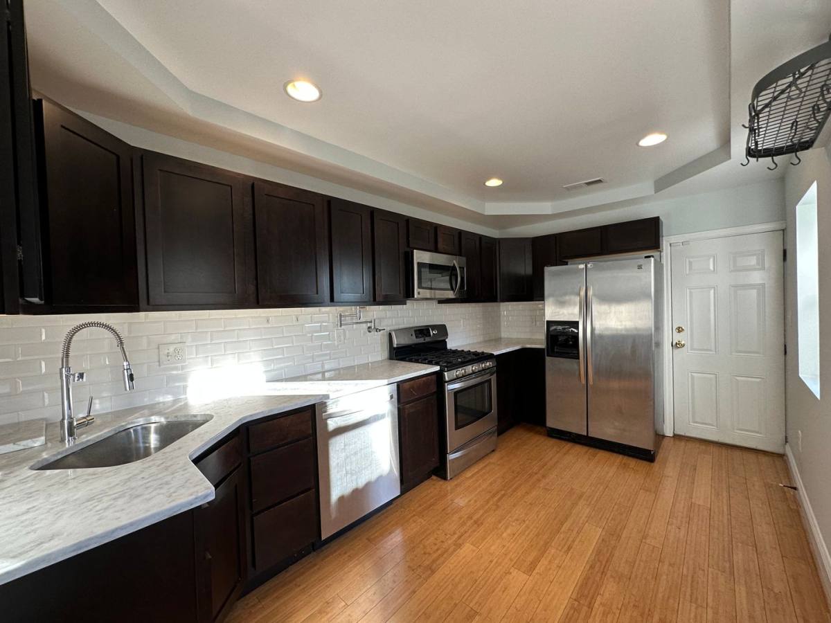 Townhouse for rent at 305 S Ann St, Baltimore, MD 21231