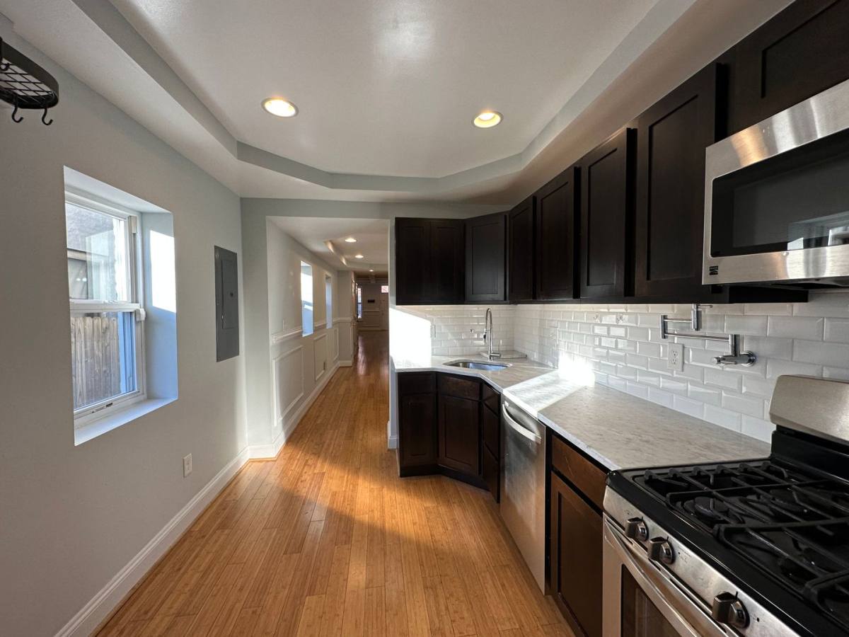 Townhouse for rent at 305 S Ann St, Baltimore, MD 21231