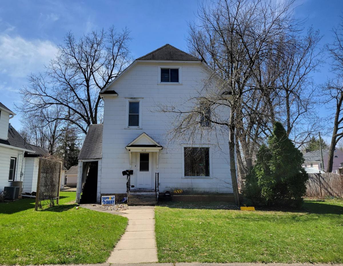 Apartment for rent at 512 E Maple St, River Falls, WI 54022