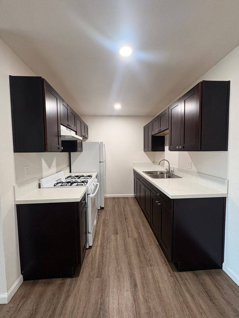 Apartment for rent at 400 408 E Mission Ave, Escondido, CA 92025