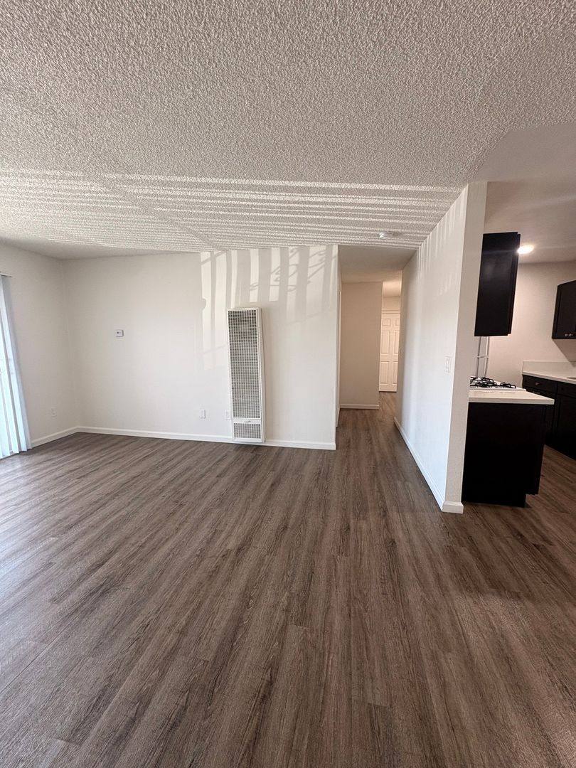 Apartment for rent at 400 408 E Mission Ave, Escondido, CA 92025