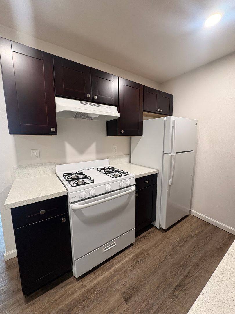 Apartment for rent at 400 408 E Mission Ave, Escondido, CA 92025