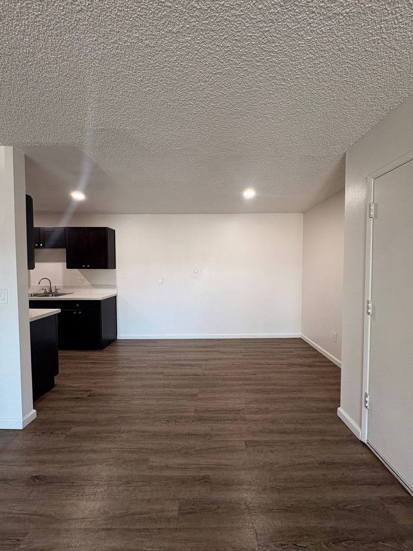 Apartment for rent at 400 408 E Mission Ave, Escondido, CA 92025