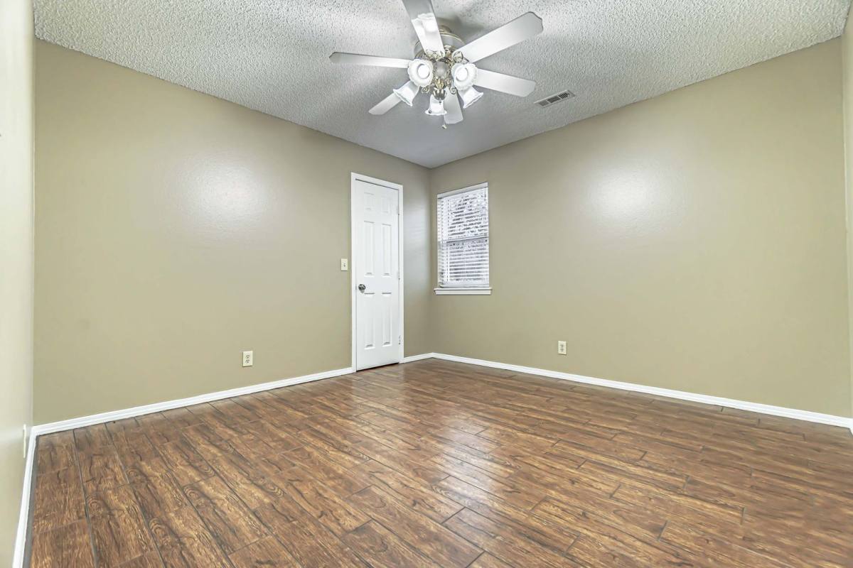 House for rent at 1403 S 12th St, Rogers, AR 72758