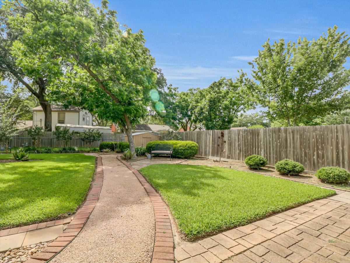 House for rent at 805 Bluebonnet Lane, Katy, TX 77493