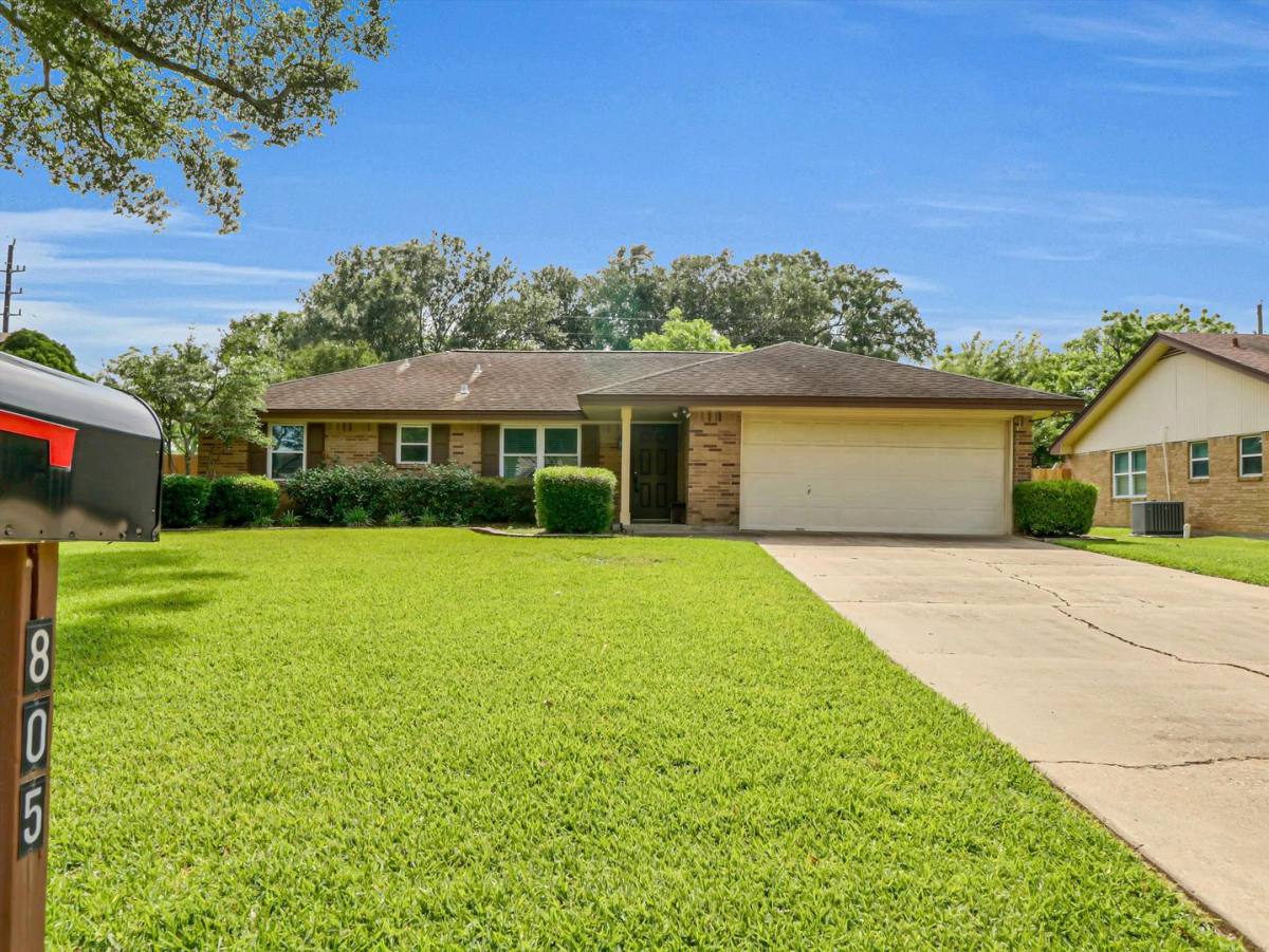 House for rent at 805 Bluebonnet Lane, Katy, TX 77493