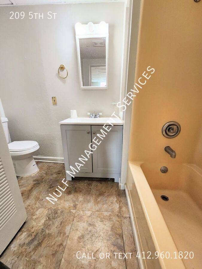 Apartment for rent at 209 5th St, Trafford, PA 15085