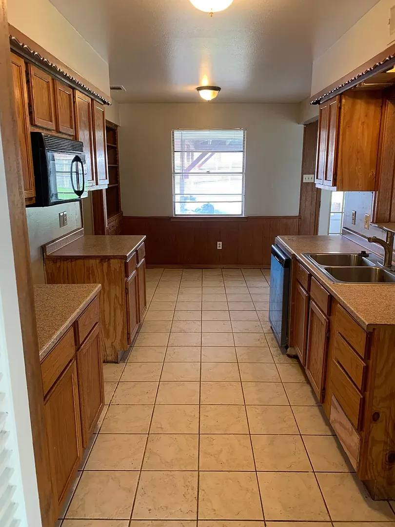 House for rent at 621 Tarryall Dr, Dallas, TX 75224