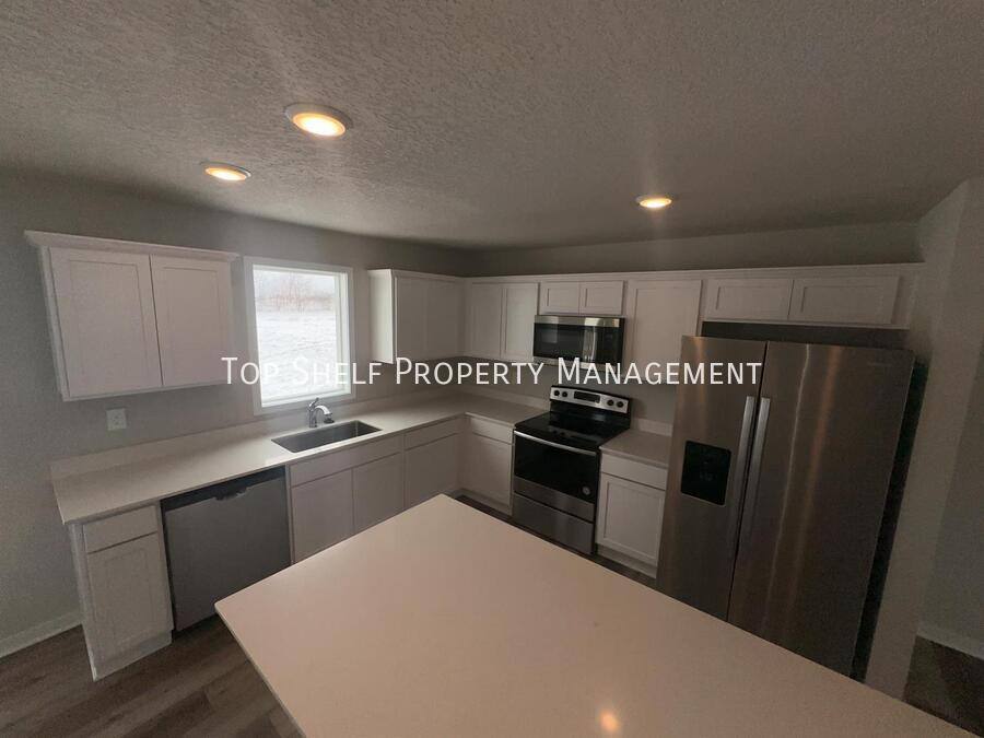 Townhouse for rent at 173 NE 56th St, Pleasant Hill, IA 50327
