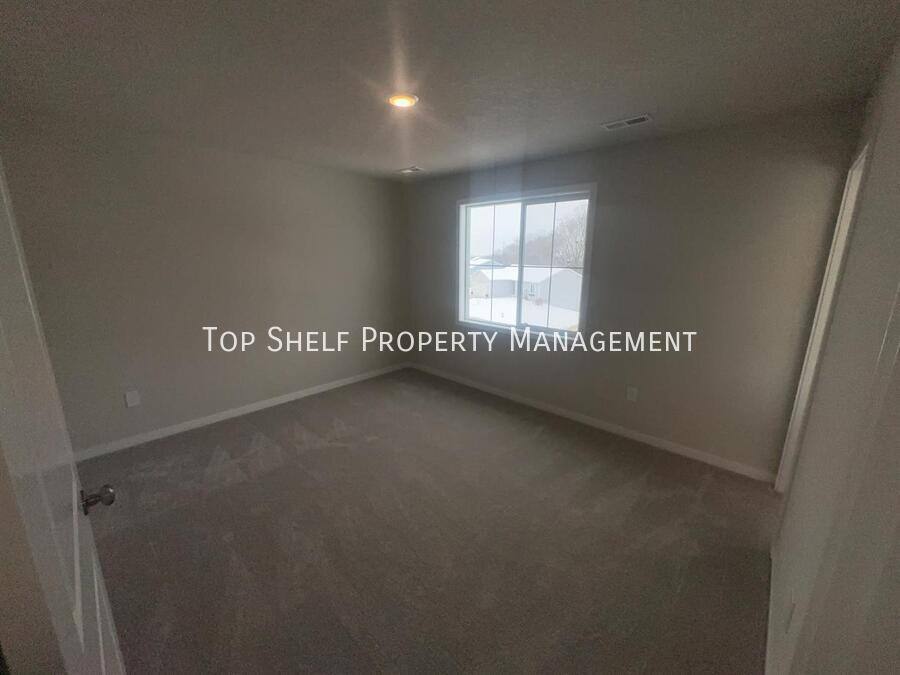 Townhouse for rent at 173 NE 56th St, Pleasant Hill, IA 50327