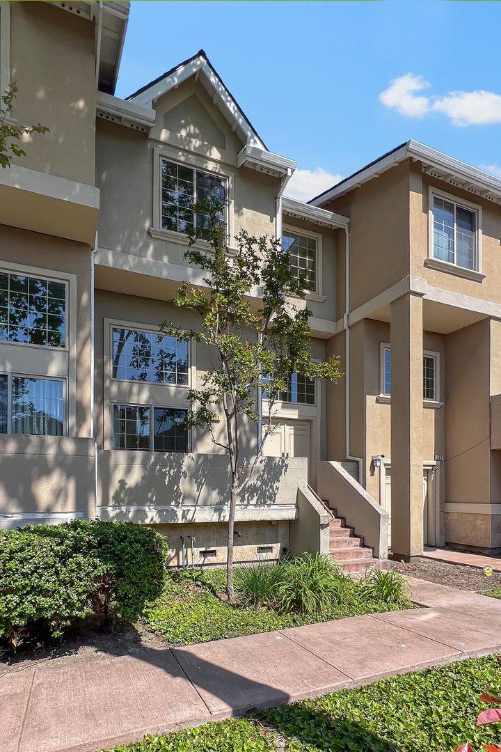Townhouse for rent at 562 Lambert Terrace, Fremont, CA 94536
