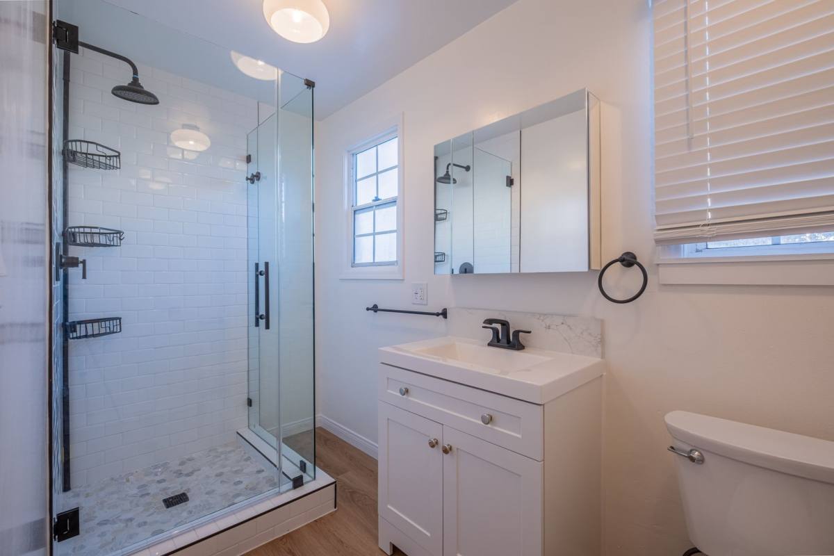 Apartment for rent at 108 N Broadway, Redondo Beach, CA 90277