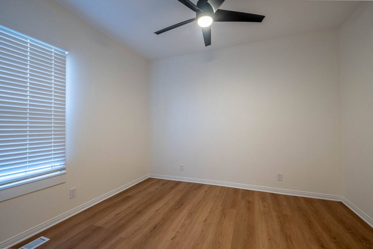 Apartment for rent at 108 N Broadway, Redondo Beach, CA 90277
