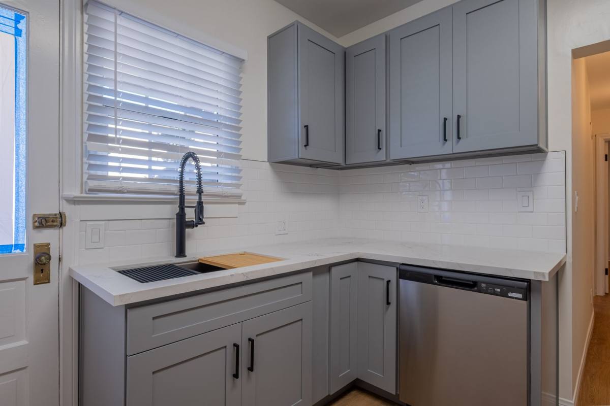 Apartment for rent at 108 N Broadway, Redondo Beach, CA 90277