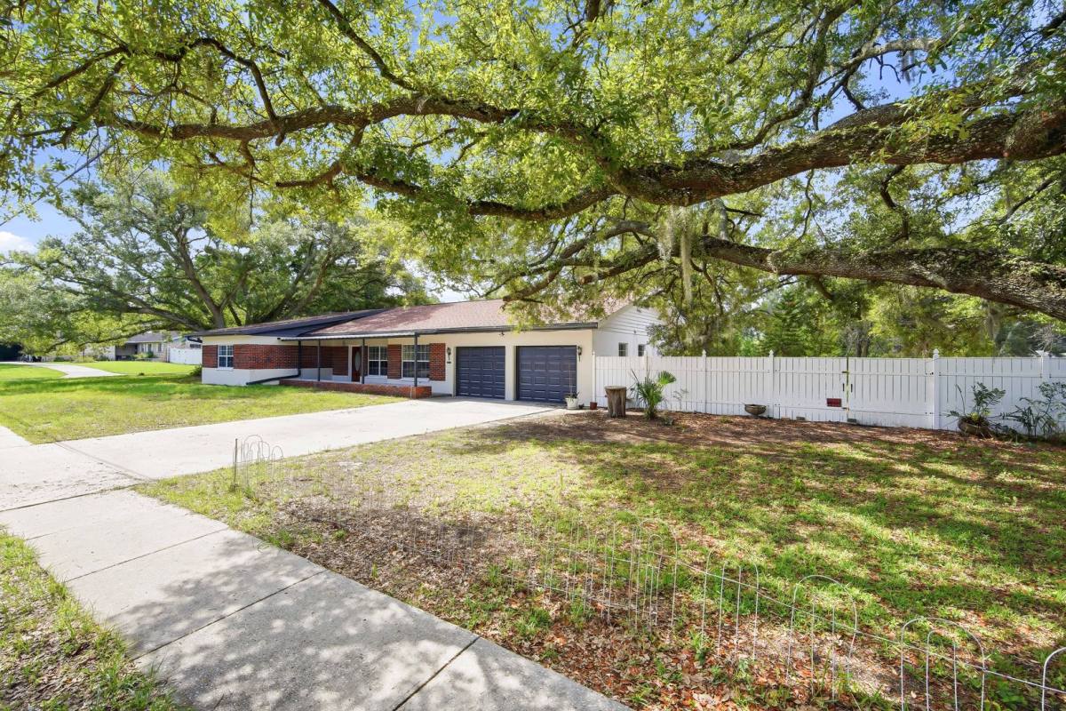 House for rent at 6121 Whiteway Dr, Tampa, FL 33617