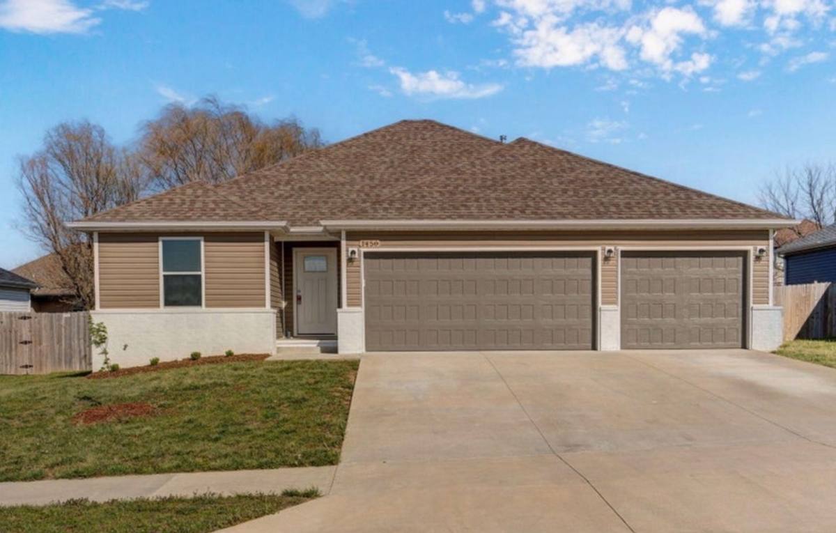 House for rent at 1450 S Olde Savannah Ave, Republic, MO 65738