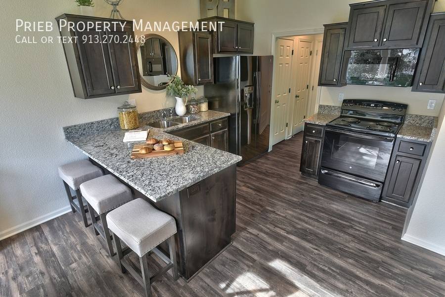 Townhouse for rent at 8853 Inkster St, Lenexa, KS 66227