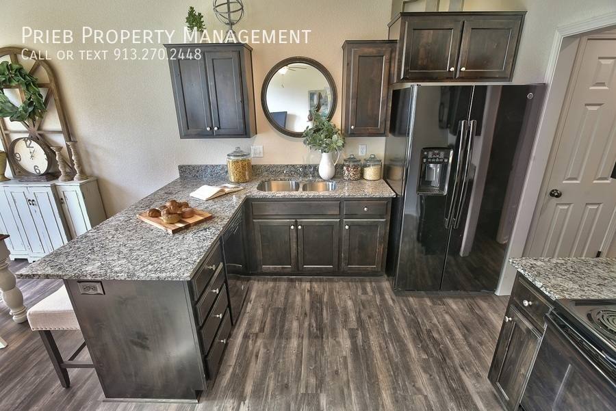 Townhouse for rent at 8853 Inkster St, Lenexa, KS 66227