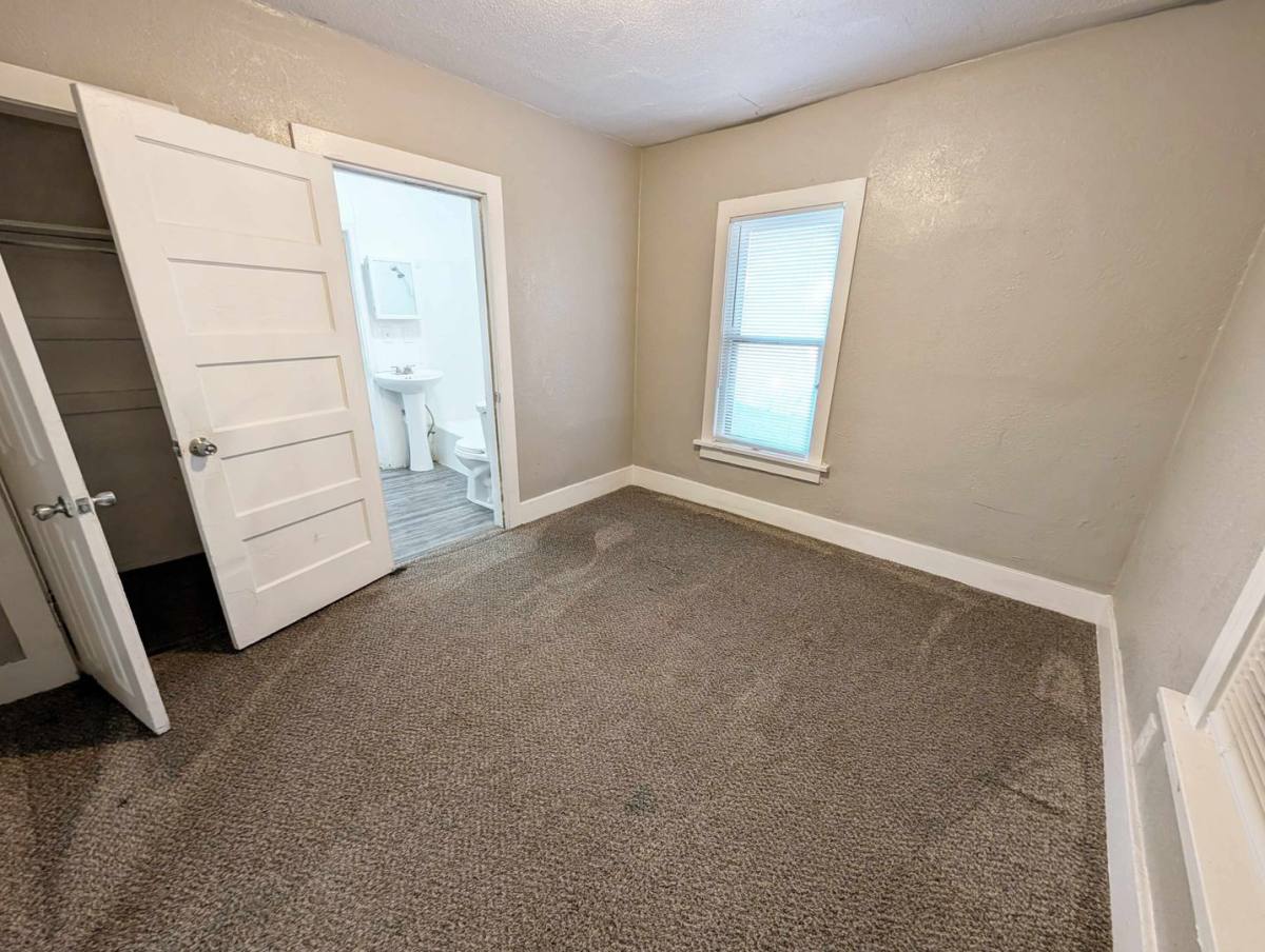 House for rent at 911 NW 98th St, Oklahoma City, OK 73114
