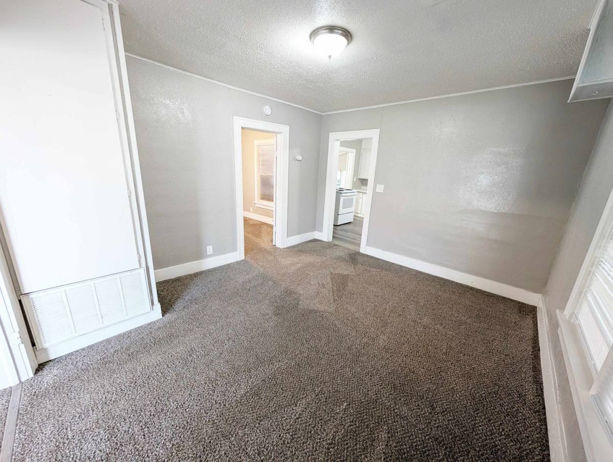 House for rent at 911 NW 98th St, Oklahoma City, OK 73114