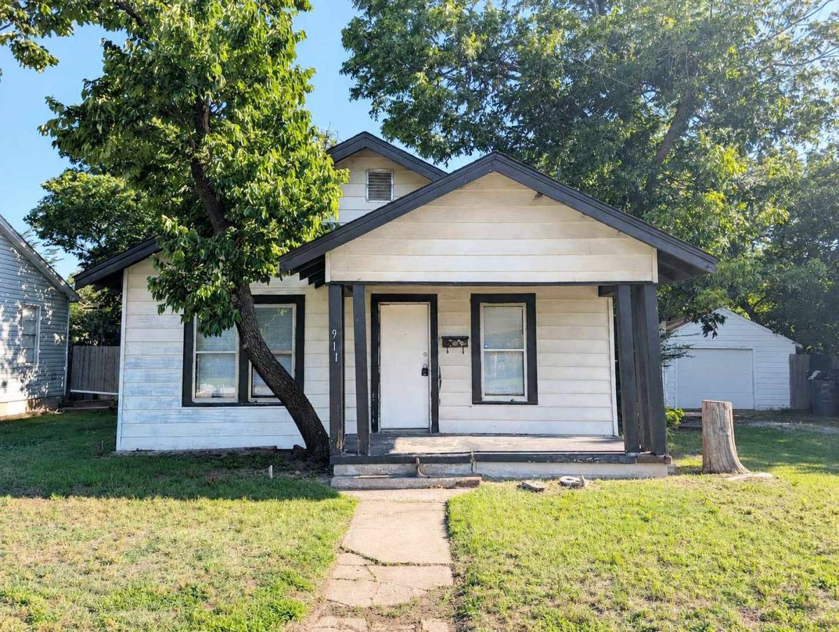 House for rent at 911 NW 98th St, Oklahoma City, OK 73114