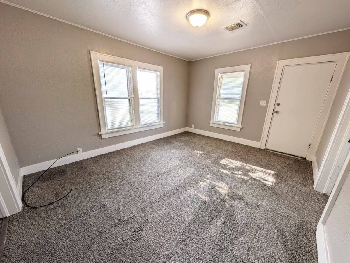 House for rent at 911 NW 98th St, Oklahoma City, OK 73114