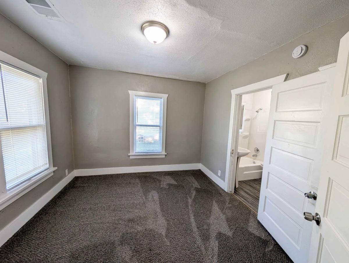 House for rent at 911 NW 98th St, Oklahoma City, OK 73114