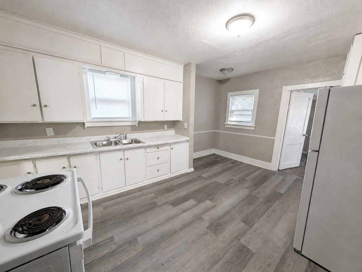 House for rent at 911 NW 98th St, Oklahoma City, OK 73114