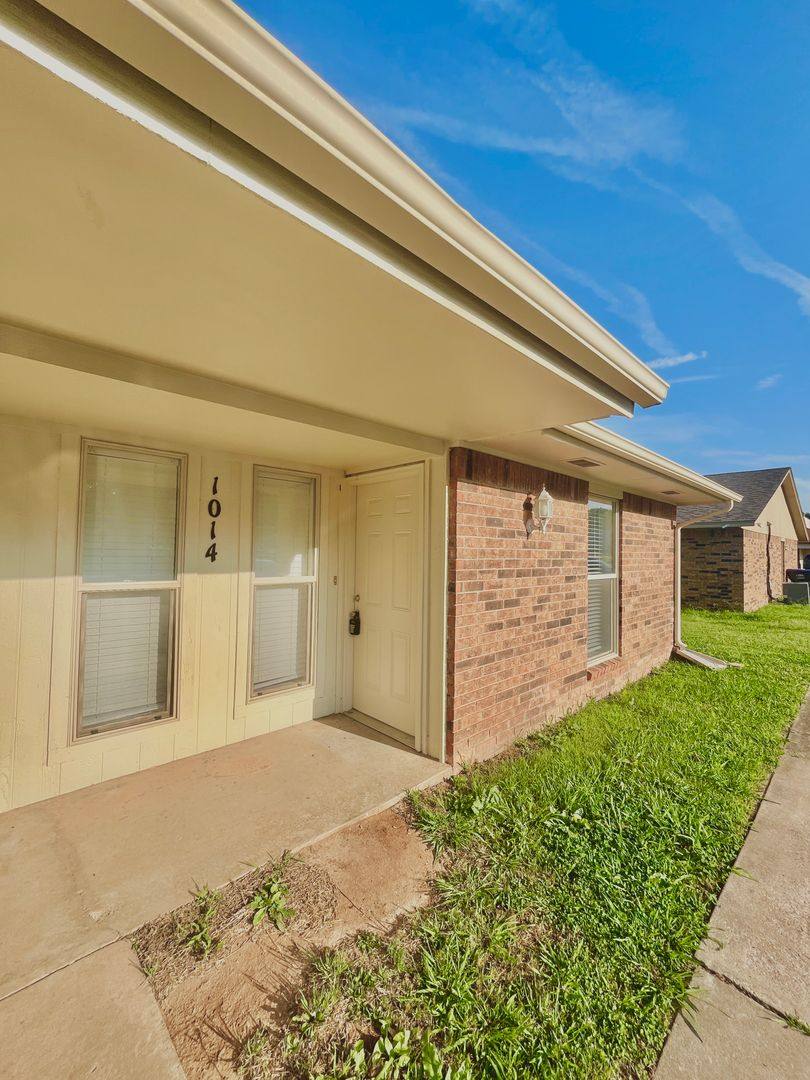 Apartment for rent at 1012-1014 N 5th, Noble, OK 73068