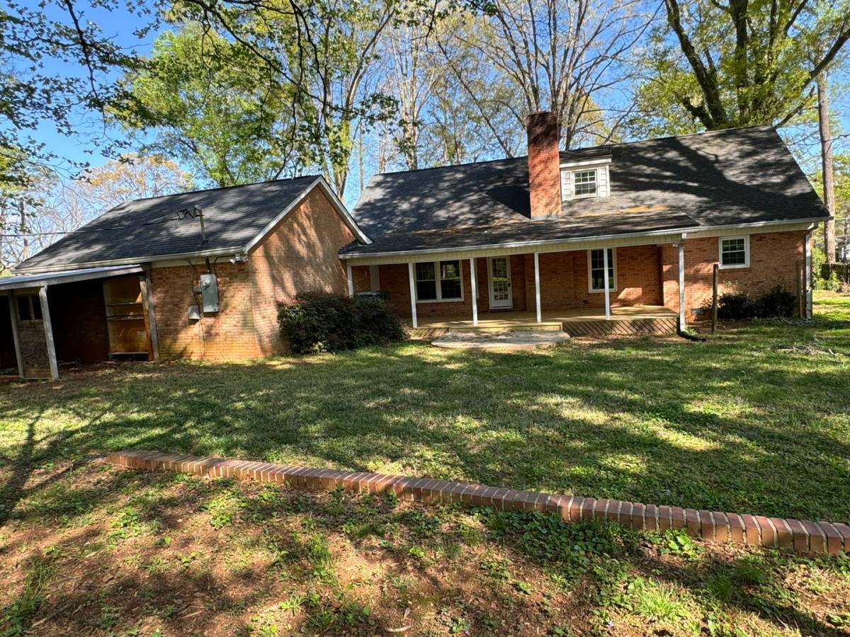 House for rent at 1002 S Main St, Mount Holly, NC 28120